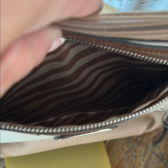 Dana Bushman Brown and Cream Crossbody Bag preloved - Picture 7 of 9